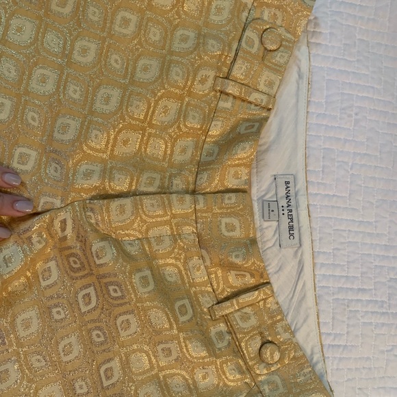 Gold Banana Republic Shorts - Picture 3 of 3